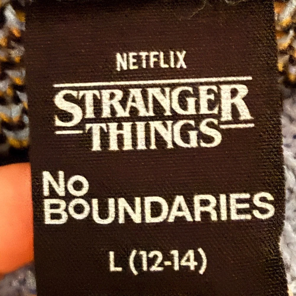 Netflix Stranger Things Scottie Dog Blue Sweater Erica No Boundaries 80s Retro - Picture 9 of 11